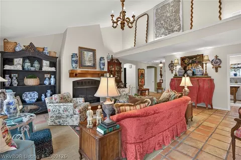 Living - 4424 S 35th Dr, Fort Smith, AR 72903 photo 3 of 6