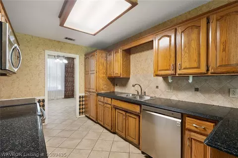 Kitchen - 5205 Rosewood Cir, Fort Smith, AR 72903 photo 2 of 3