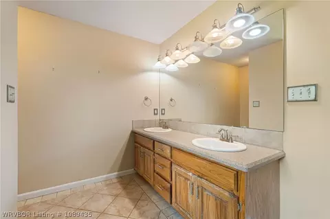 Bath - 5205 Rosewood Cir, Fort Smith, AR 72903 photo 1 of 5