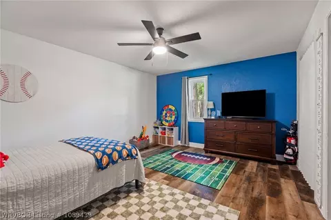Bedroom - 406 NE Highway 10, Hackett, AR 72937 photo 3 of 4