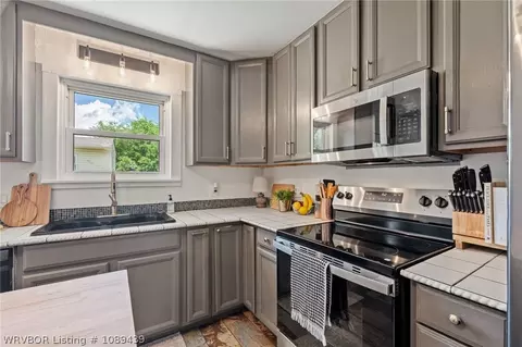 Kitchen - 406 NE Highway 10, Hackett, AR 72937 photo 3 of 3