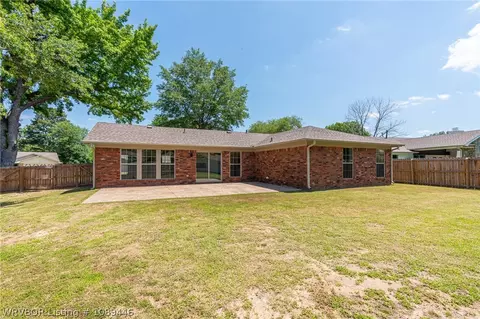 Exterior - 2908 Riverbend Dr, Fort Smith, AR 72903 photo 6 of 9