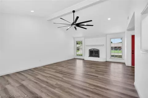 Living - 2908 Riverbend Dr, Fort Smith, AR 72903 photo 2 of 6