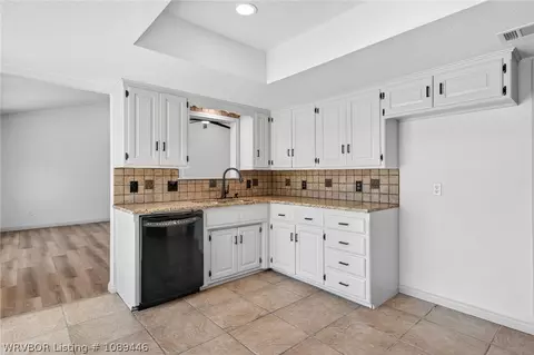 Kitchen - 2908 Riverbend Dr, Fort Smith, AR 72903 photo 2 of 4