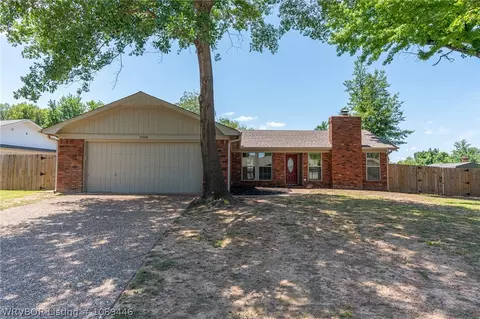 Exterior - 2908 Riverbend Dr, Fort Smith, AR 72903 photo 2 of 9