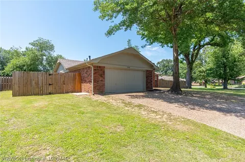 Exterior - 2908 Riverbend Dr, Fort Smith, AR 72903 photo 4 of 9