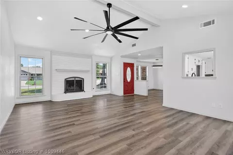 Living - 2908 Riverbend Dr, Fort Smith, AR 72903 photo 3 of 6