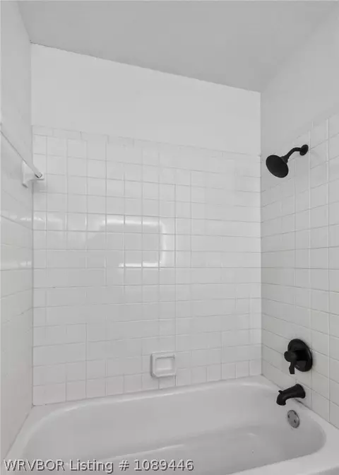 Bath - 2908 Riverbend Dr, Fort Smith, AR 72903 photo 4 of 4