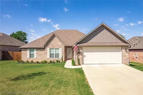 8323 Mclaren Dr, Fort Smith, AR 72916