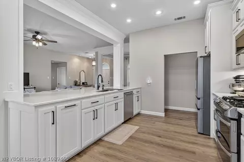 Kitchen - 11505 Springridge Dr, Fort Smith, AR 72916 photo 2 of 4