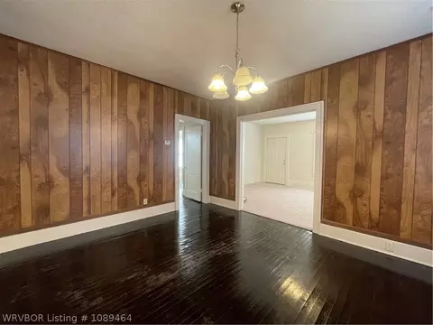 Living - 700 Clifton Ct, Fort Smith, AR 72903 photo 5 of 6