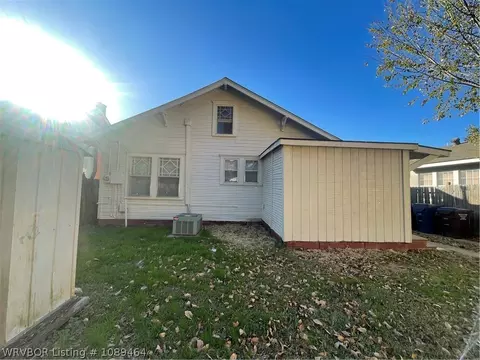 Exterior - 700 Clifton Ct, Fort Smith, AR 72903 photo 6 of 7