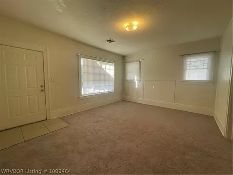 Living - 700 Clifton Ct, Fort Smith, AR 72903 photo 2 of 6