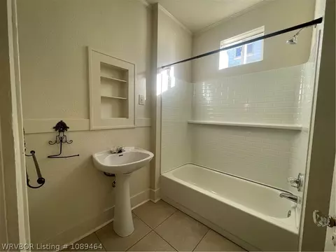 Bath - 700 Clifton Ct, Fort Smith, AR 72903 photo 2 of 5