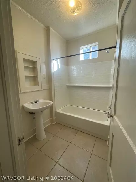 Bath - 700 Clifton Ct, Fort Smith, AR 72903 photo 1 of 5