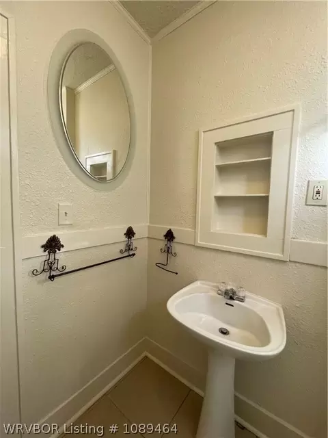 Bath - 700 Clifton Ct, Fort Smith, AR 72903 photo 4 of 5