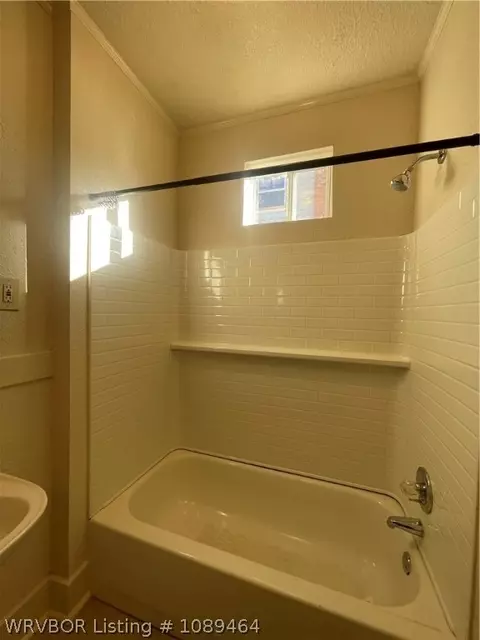 Bath - 700 Clifton Ct, Fort Smith, AR 72903 photo 3 of 5