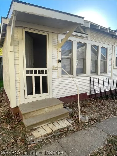 Exterior - 700 Clifton Ct, Fort Smith, AR 72903 photo 5 of 7