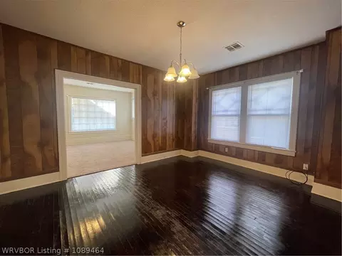 Living - 700 Clifton Ct, Fort Smith, AR 72903 photo 4 of 6