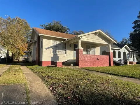 Exterior - 700 Clifton Ct, Fort Smith, AR 72903 photo 2 of 7
