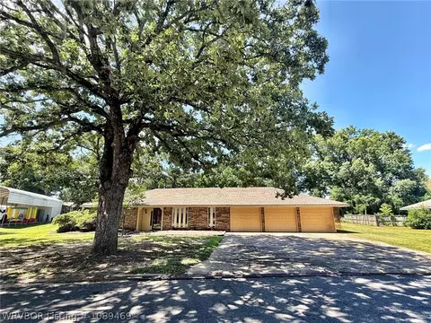 1705 Edmondson Dr, Sallisaw, OK 74955