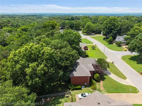 View/Area - 2304 Brigadoon Dr, Fort Smith, AR 72908 photo 2 of 5