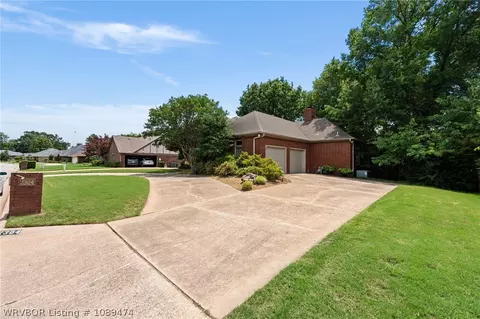 Exterior - 2304 Brigadoon Dr, Fort Smith, AR 72908 photo 3 of 15