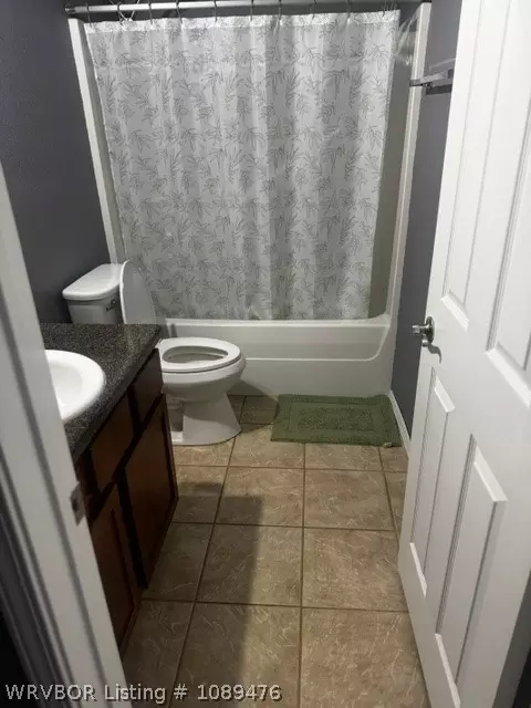 Bath - 7704 Huntington Way, Fort Smith, AR 72916 photo 2 of 2