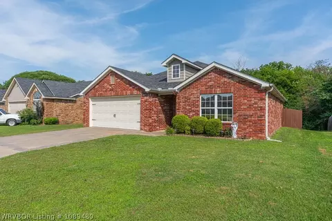 Exterior - 7804 Parkview Dr, Fort Smith, AR 72916 photo 2 of 16