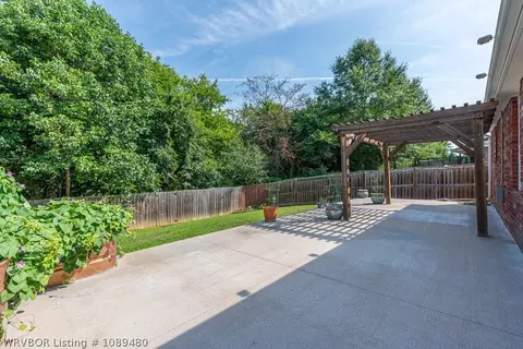 Exterior - 7804 Parkview Dr, Fort Smith, AR 72916 photo 8 of 16