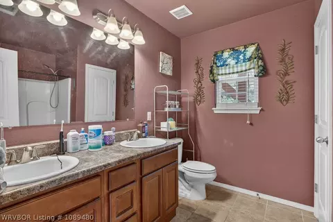 Bath - 7804 Parkview Dr, Fort Smith, AR 72916 photo 2 of 3