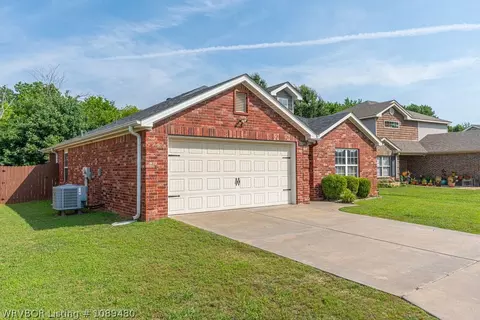 Exterior - 7804 Parkview Dr, Fort Smith, AR 72916 photo 6 of 16