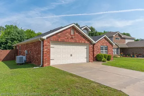 Exterior - 7804 Parkview Dr, Fort Smith, AR 72916 photo 5 of 16