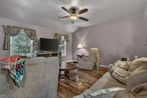 Living - 7804 Parkview Dr, Fort Smith, AR 72916 photo 2 of 2