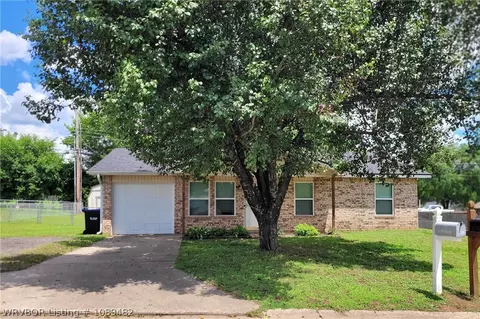 1214 Northwoods Dr, Alma, AR 72921