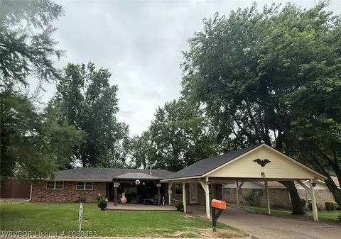 700 E Mayo Dr, Sallisaw, OK 74955