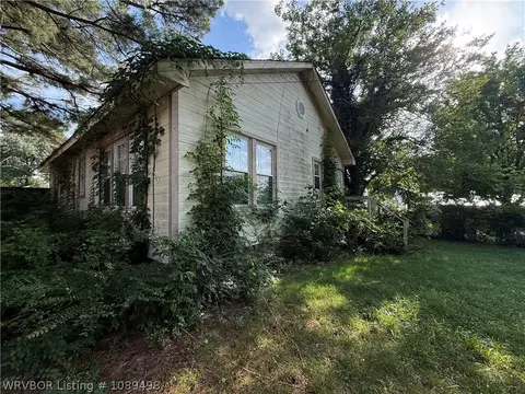Exterior - 2201 S L St, Fort Smith, AR 72901 photo 6 of 8