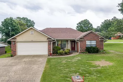 1602 Hunter Hill Dr, Van Buren, AR 72956