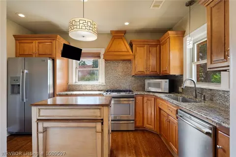 Kitchen - 54 Hiland Dr, Fort Smith, AR 72901 photo 2 of 4