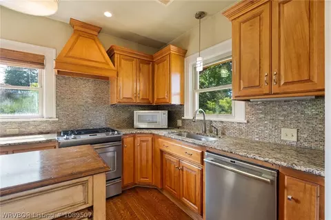 Kitchen - 54 Hiland Dr, Fort Smith, AR 72901 photo 4 of 4