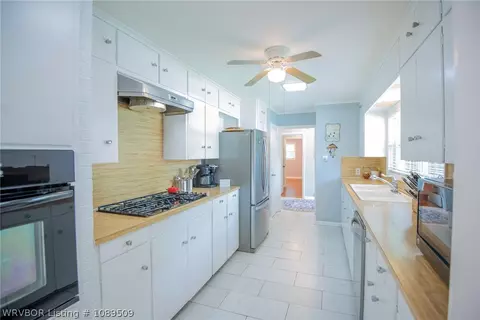Kitchen - 421 N 49th St, Fort Smith, AR 72903 photo 3 of 3