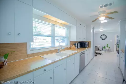 Kitchen - 421 N 49th St, Fort Smith, AR 72903 photo 1 of 3