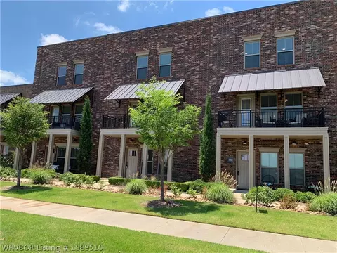 9223 Ra Young Jr Dr, Barling, AR 72923
