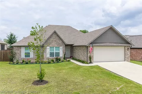8323 Mclaren Dr, Fort Smith, AR 72916