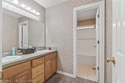 Bath - 5907 Cedar Break Dr, Fort Smith, AR 72916 photo 5 of 6