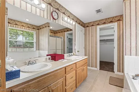 Bath - 5907 Cedar Break Dr, Fort Smith, AR 72916 photo 4 of 6