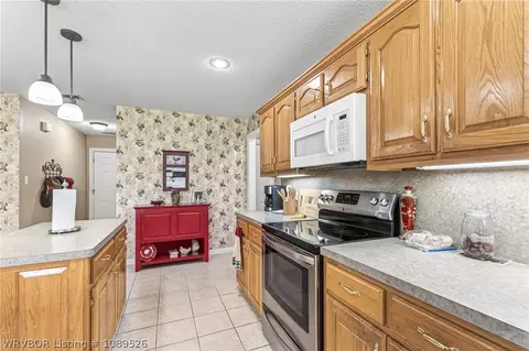 Kitchen - 5907 Cedar Break Dr, Fort Smith, AR 72916 photo 2 of 6