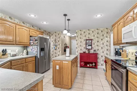 Kitchen - 5907 Cedar Break Dr, Fort Smith, AR 72916 photo 3 of 6