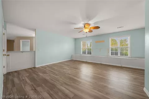 Living - 1907 Horne St, Lavaca, AR 72941 photo 4 of 5