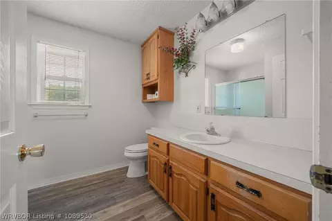 Bath - 1907 Horne St, Lavaca, AR 72941 photo 4 of 6